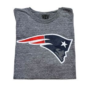 Brand new with Tags Men’s UTS NFL Patriots Heather Grey Short Sleeve Shirt Large